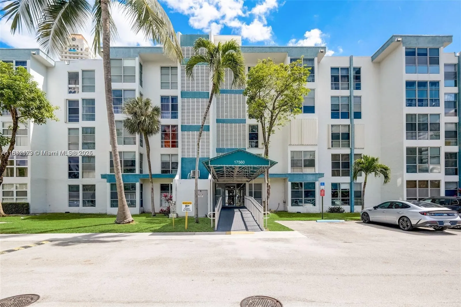 1 bedroom 1 bath for sale at 17620 Atlantic Blvd # 315, Sunny Isles Beach FL 33160