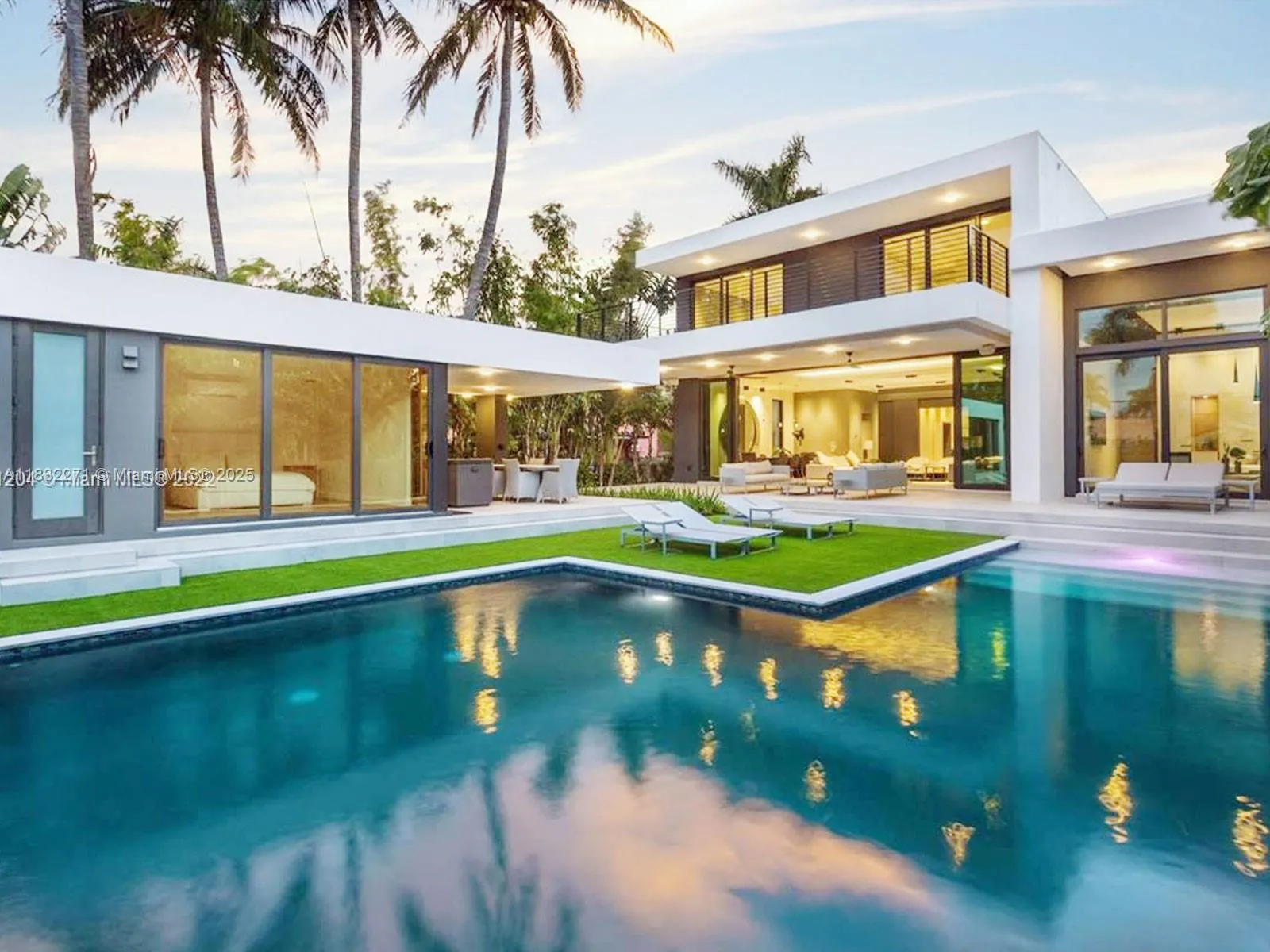 2456 Prairie Ave, Miami Beach FL 33140