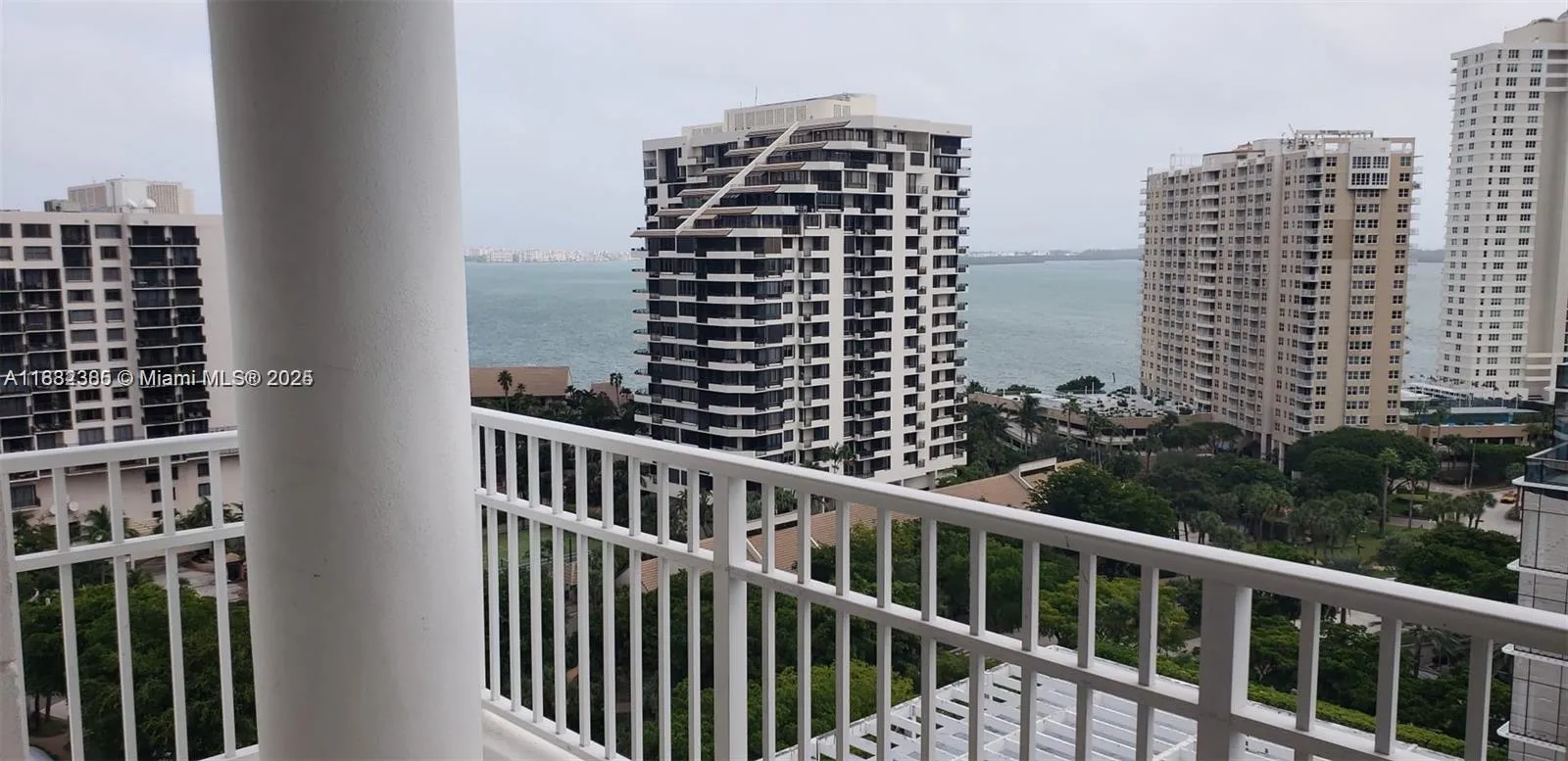 2 bedroom 2 bath for sale at 701 Brickell Key Blvd # 1711, Miami FL 33131