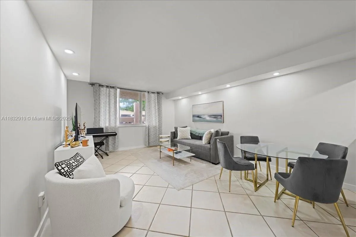 1 bedroom 1 bath for sale at 540 Brickell Key Dr # 412, Miami FL 33131