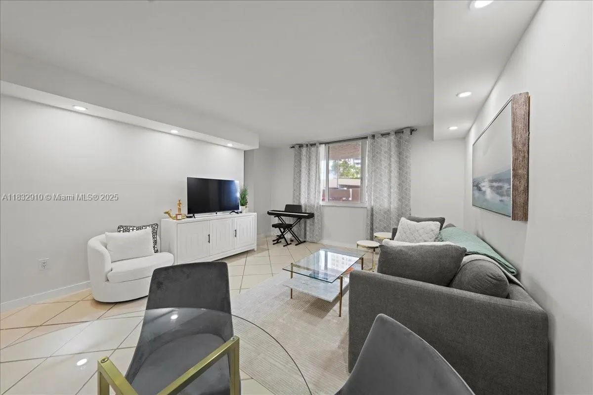 540 Brickell Key Dr # 412, Miami FL 33131