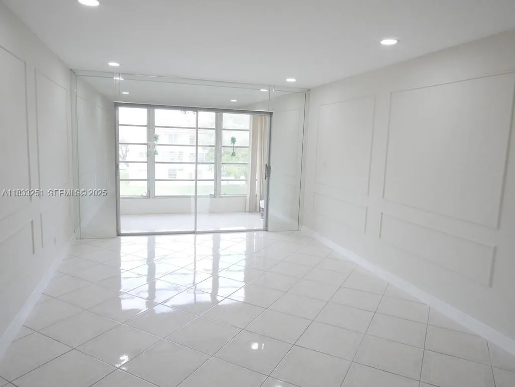 8891 Sunrise Lakes Blvd # 308, Sunrise FL 33322