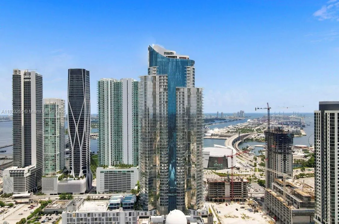 851 NE 1st Ave # 3510, Miami FL 33132