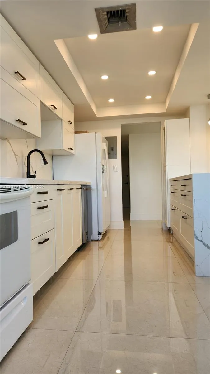 18051 Biscayne Blvd # 1705, Aventura FL 33160