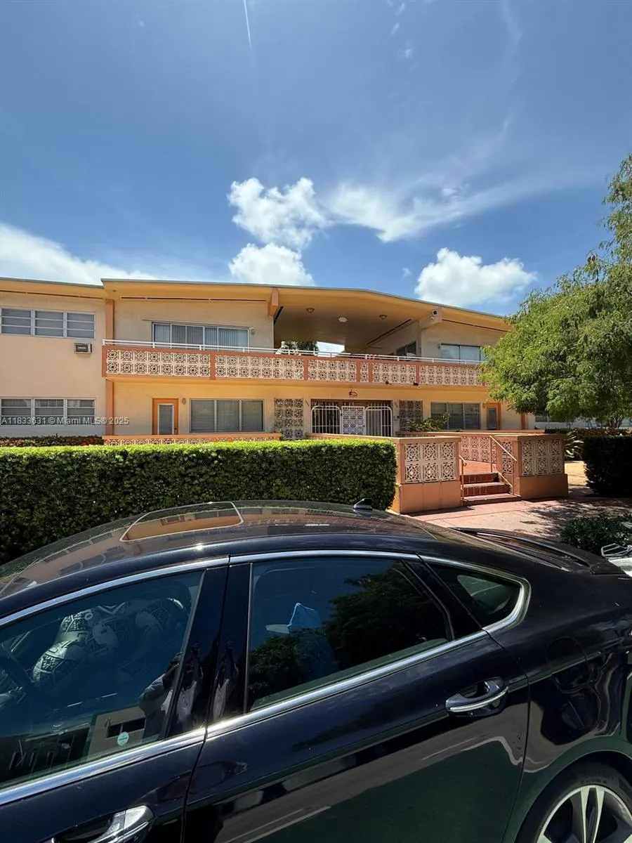 1050 Pennsylvania # 24, Miami Beach FL 33139