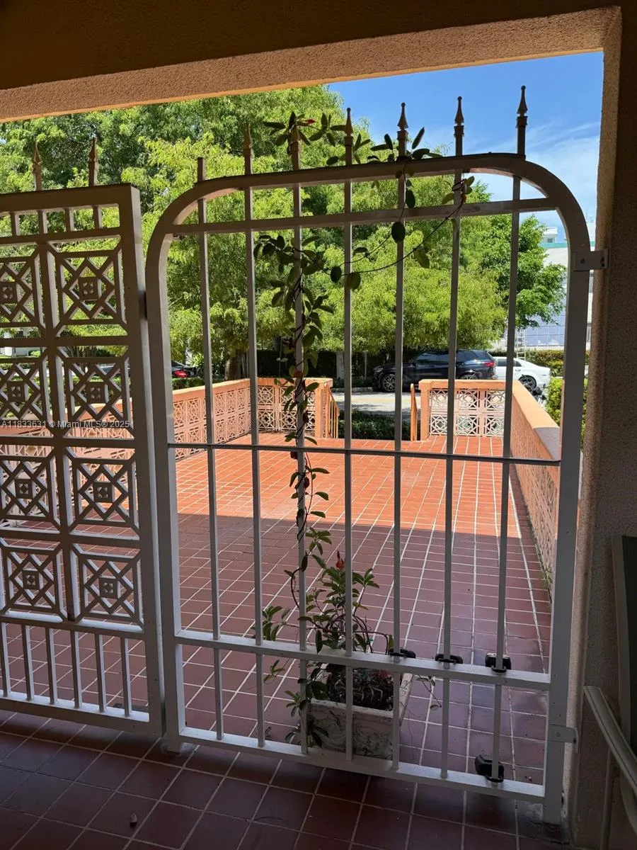1050 Pennsylvania # 24, Miami Beach FL 33139