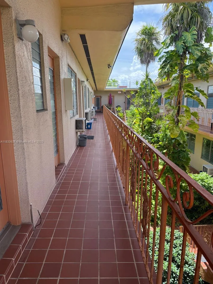 1050 Pennsylvania # 24, Miami Beach FL 33139