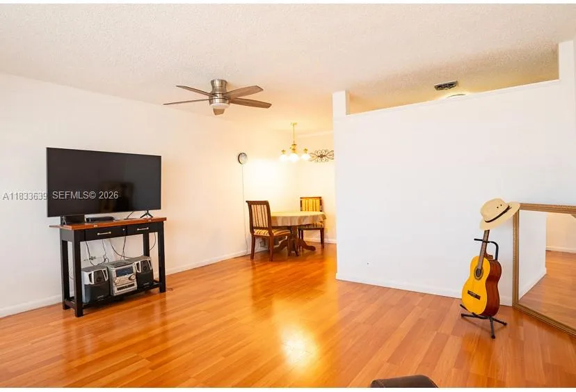 820 SW 11th Ave # 15B, Hallandale Beach FL 33009