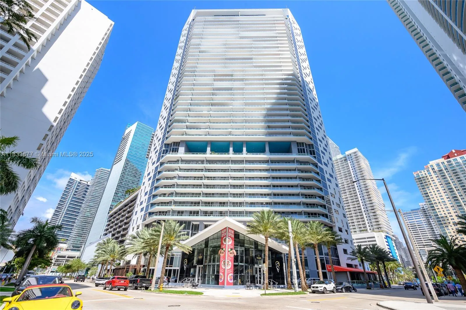 1 bedroom 1 bath for sale at 1300 Brickell Bay Dr # 809, Miami FL 33131