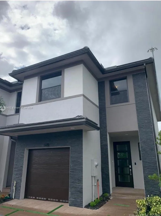 3 bedroom 2 bath for sale at 15842 NW 91 Ct # 15842, Miami Lakes FL 33018