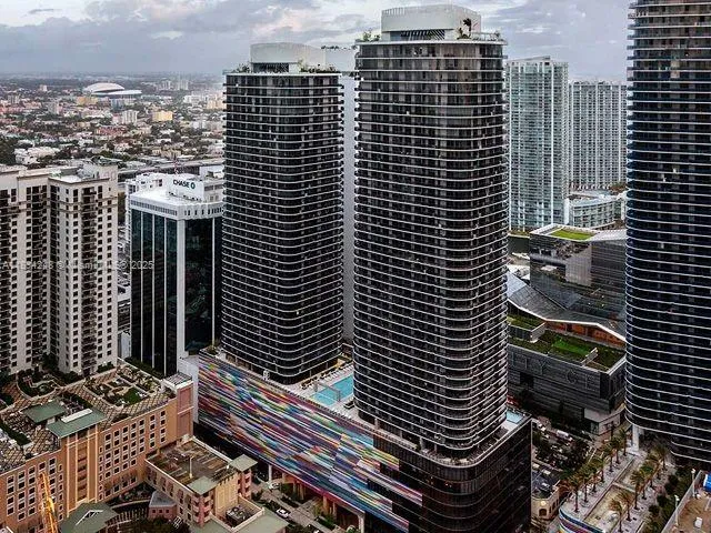 1 bedroom 1 bath for sale at 55 SW 9th St # 3009, Miami FL 33130