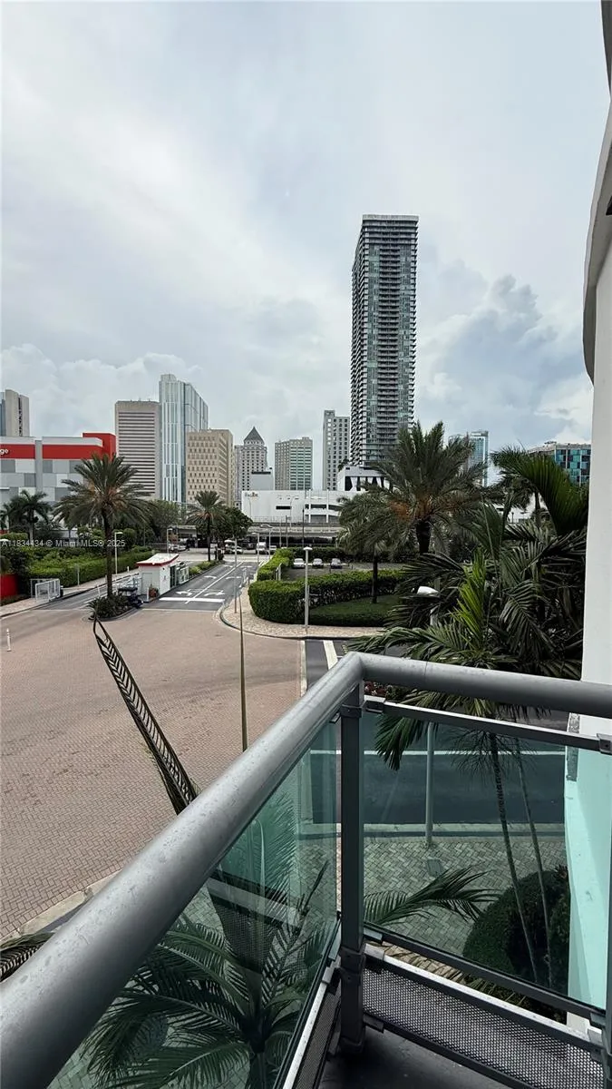 350 S Miami Ave, Miami FL 33130