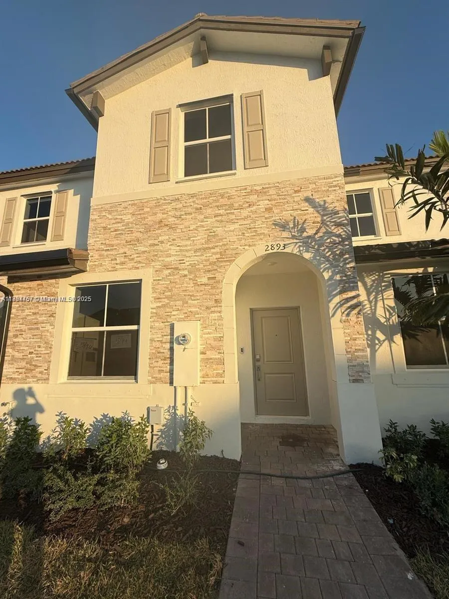 3 bedroom 2 bath for sale at 2893 SE 25 Road # 2893, Homestead FL 33035