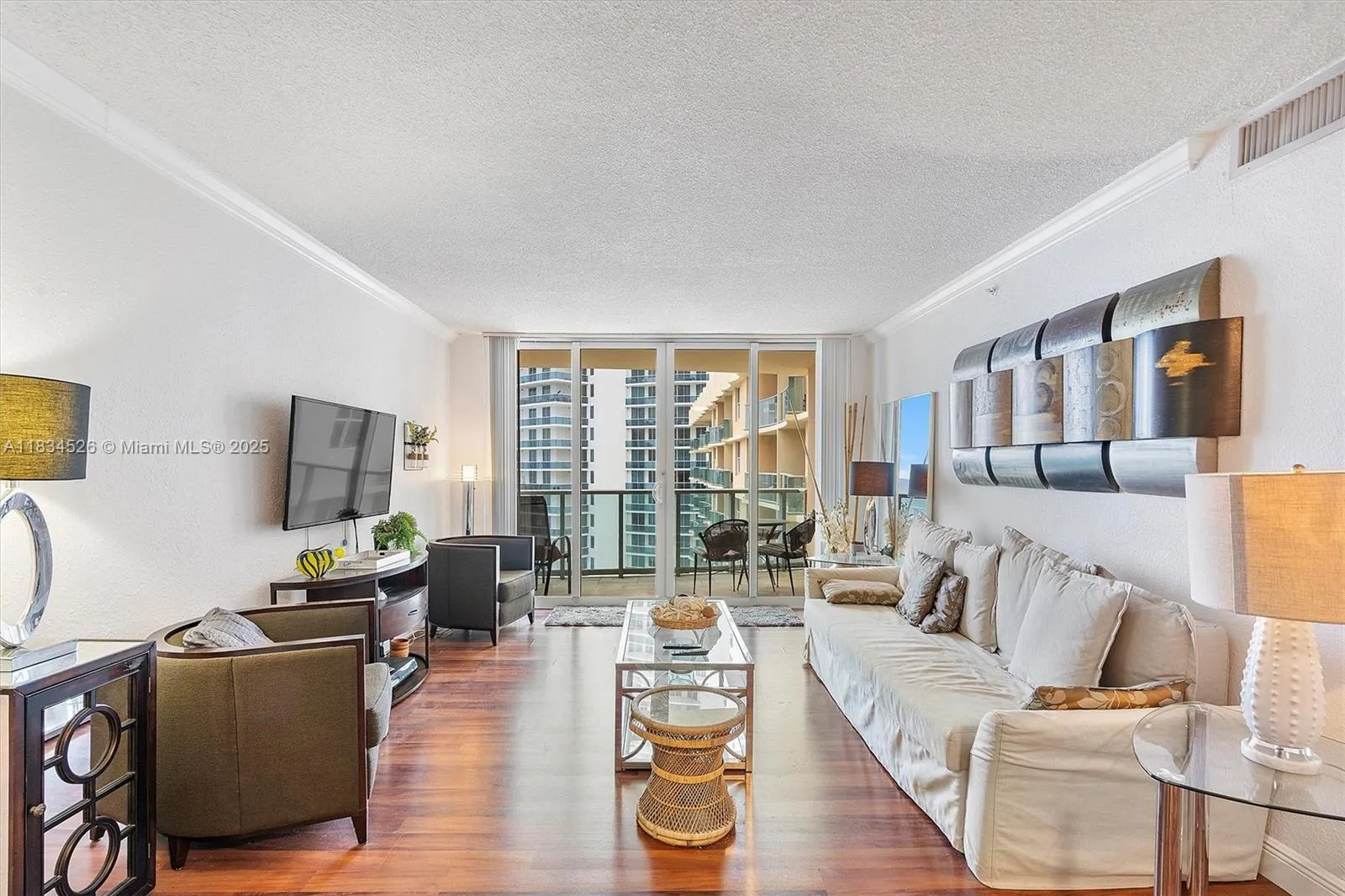 1 bedroom 1 bath for sale at 2501 S Ocean Dr # 1618, Hollywood FL 33019
