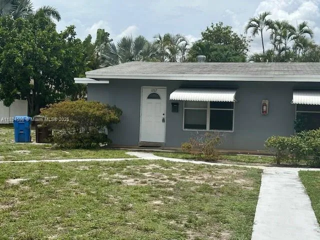 for sale at 1271 NE 32nd St, Oakland Park FL 33334