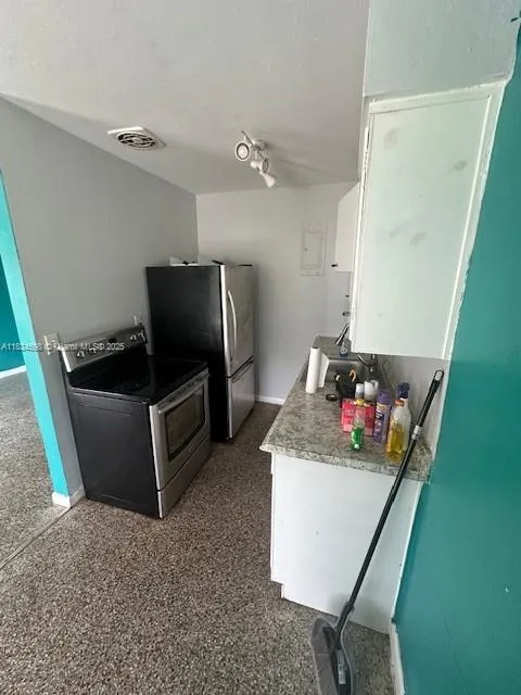 1271 NE 32nd St, Oakland Park FL 33334
