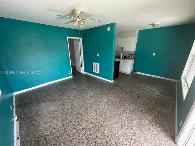 1271 NE 32nd St, Oakland Park FL 33334