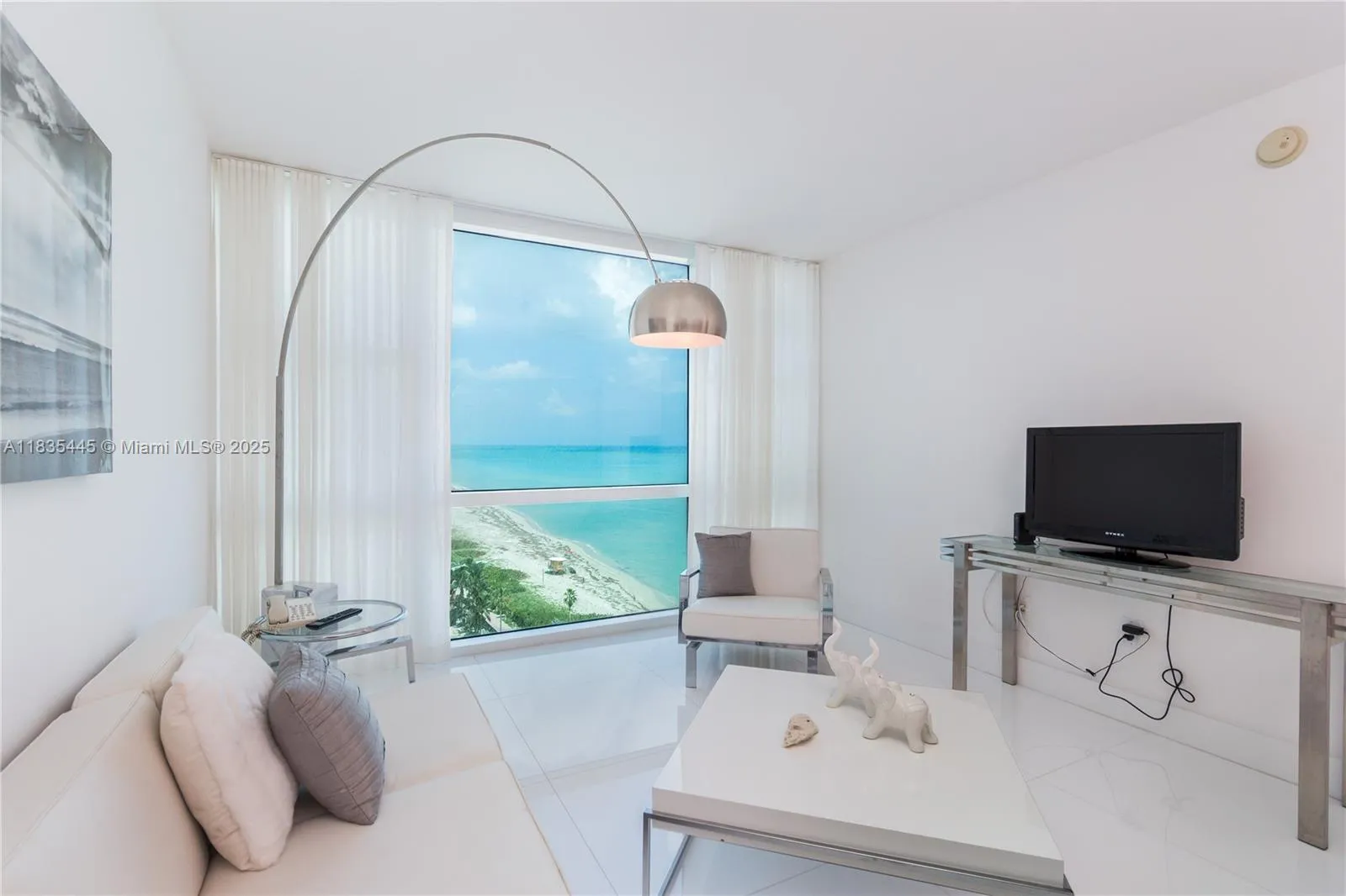 1 bedroom 1 bath for sale at 6801 Collins Ave # 1415, Miami Beach FL 33141