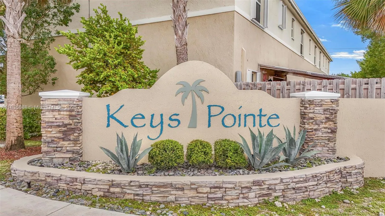 3 bedroom 3 bath for sale at 475 NE 5th Ln, Florida City FL 33034