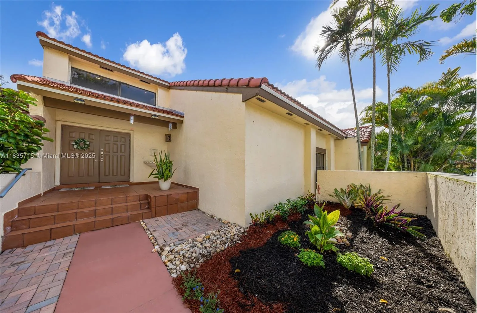 2 bedroom 2 bath for sale at 6637 NW 181st Ln, Hialeah FL 33015