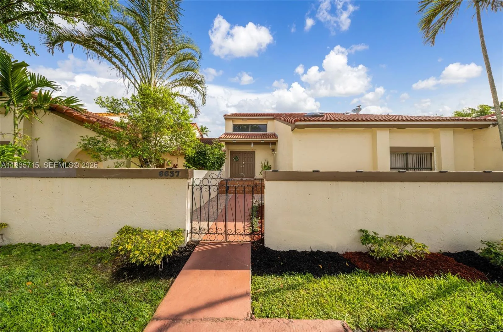 6637 NW 181st Ln, Hialeah FL 33015