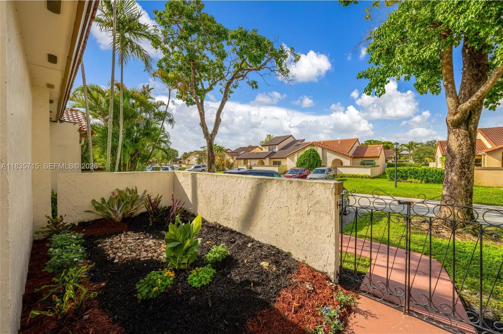 6637 NW 181st Ln, Hialeah FL 33015