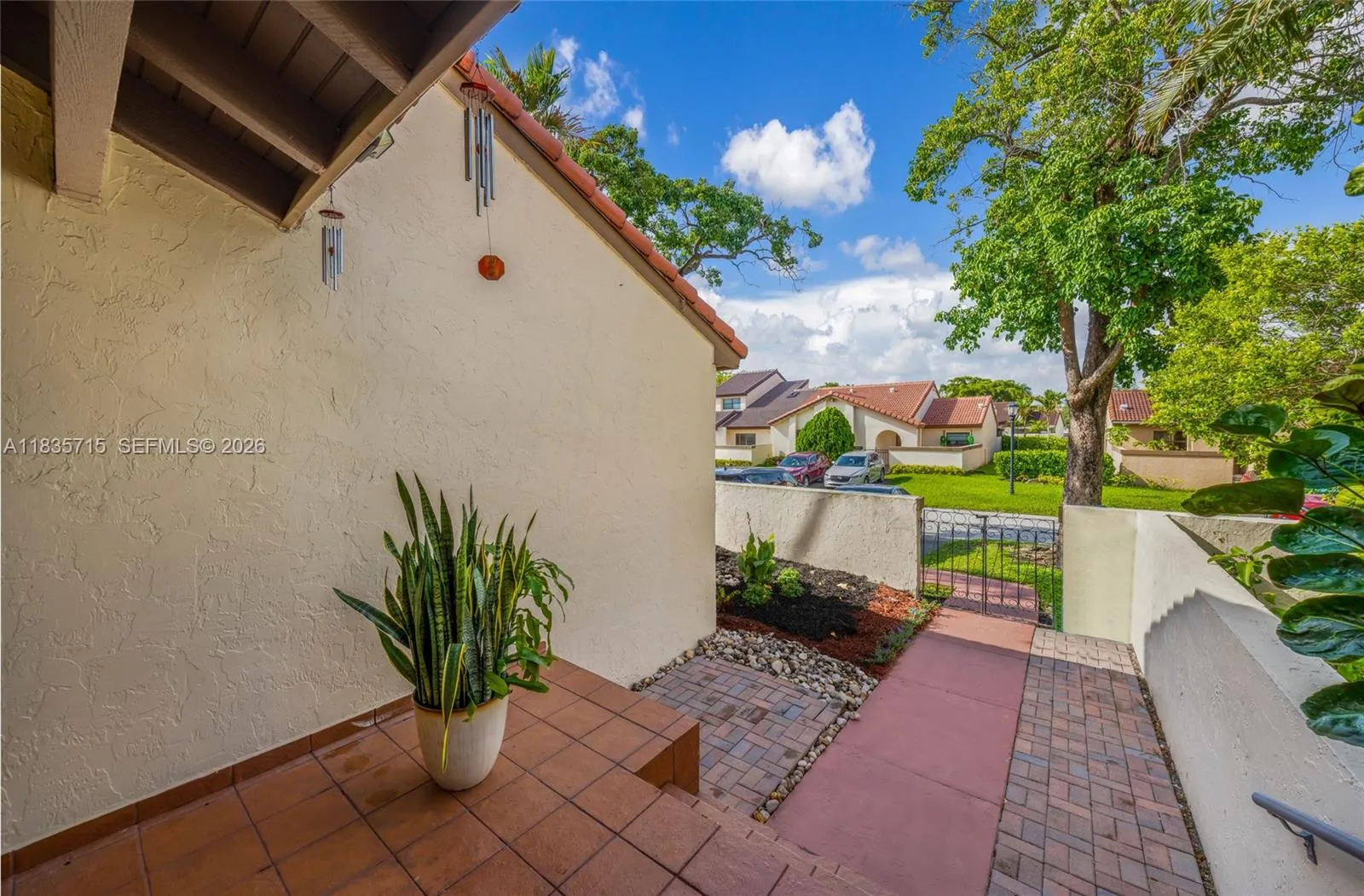 6637 NW 181st Ln, Hialeah FL 33015