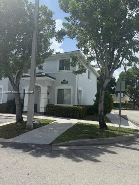 3 bedroom 2 bath for sale at 7325   nw 174 te # 104, Miami Lakes FL 33015