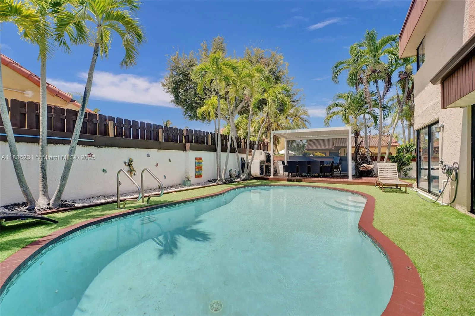 4 bedroom 3 bath for sale at 1000 NE 204 Ln # D, Miami FL 33179