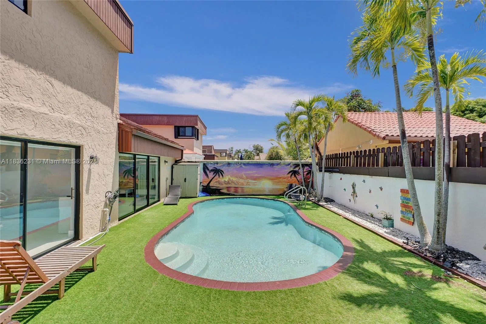 1000 NE 204 Ln # D, Miami FL 33179