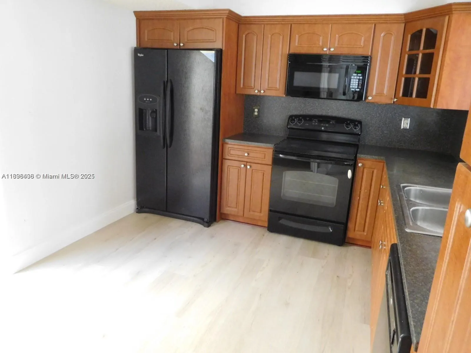 323 Ives Dairy Rd # 06, Miami FL 33179