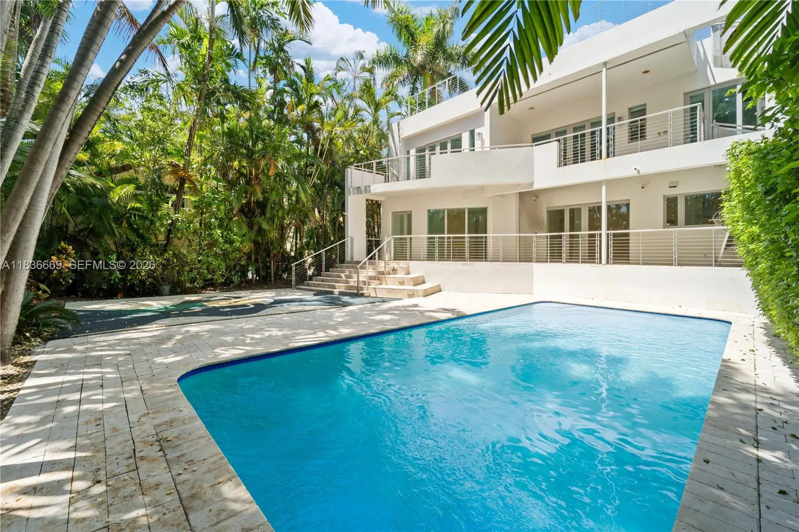 5625 N Bay Rd, Miami Beach FL 33140