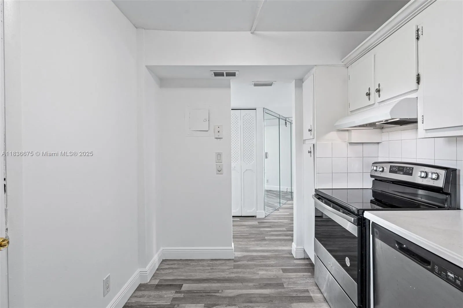 3401 N Country Club Dr, Aventura FL 33180