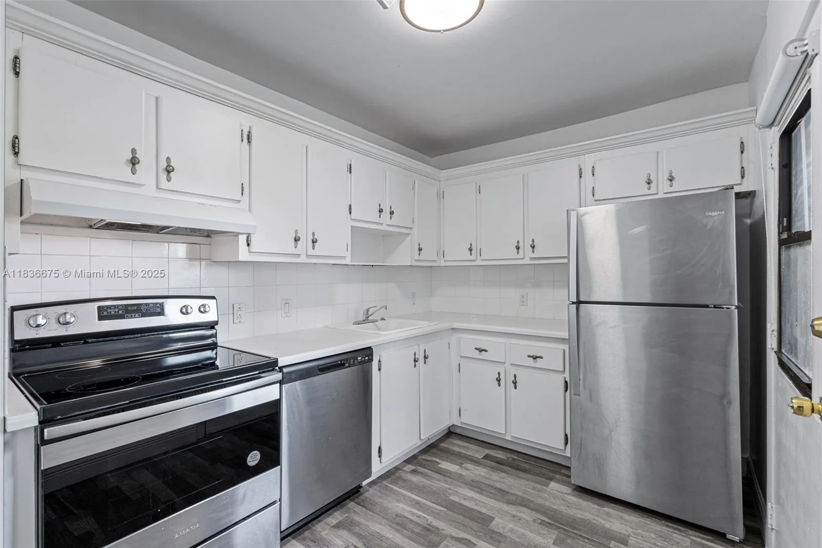 3401 N Country Club Dr, Aventura FL 33180