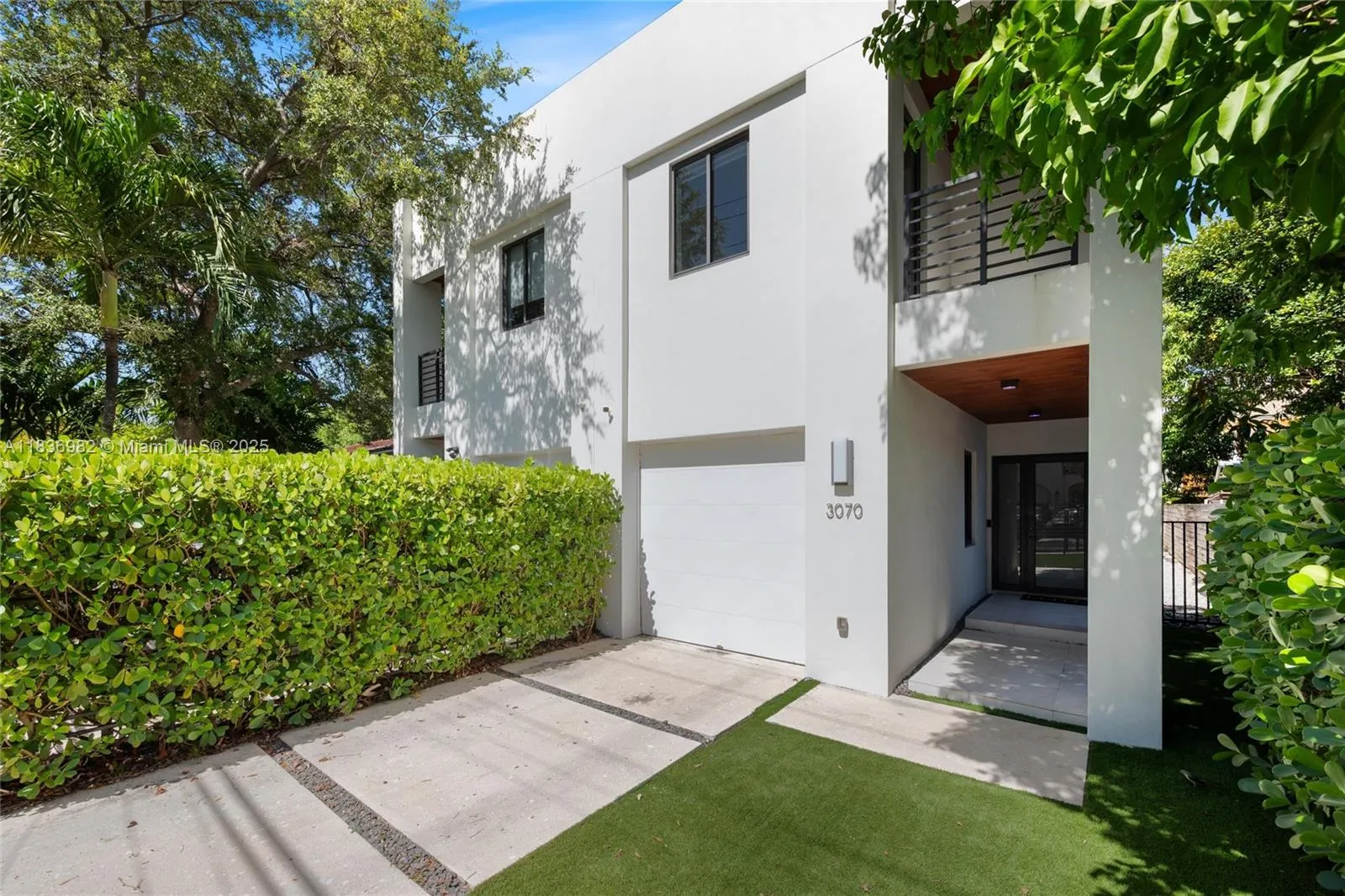 3 bedroom 4 bath for sale at 3070 Elizabeth St, Coconut Grove FL 33133