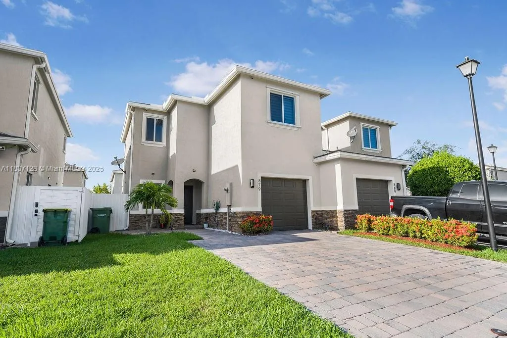 3 bedroom 2 bath for sale at 879 SE 19th St, Homestead FL 33034