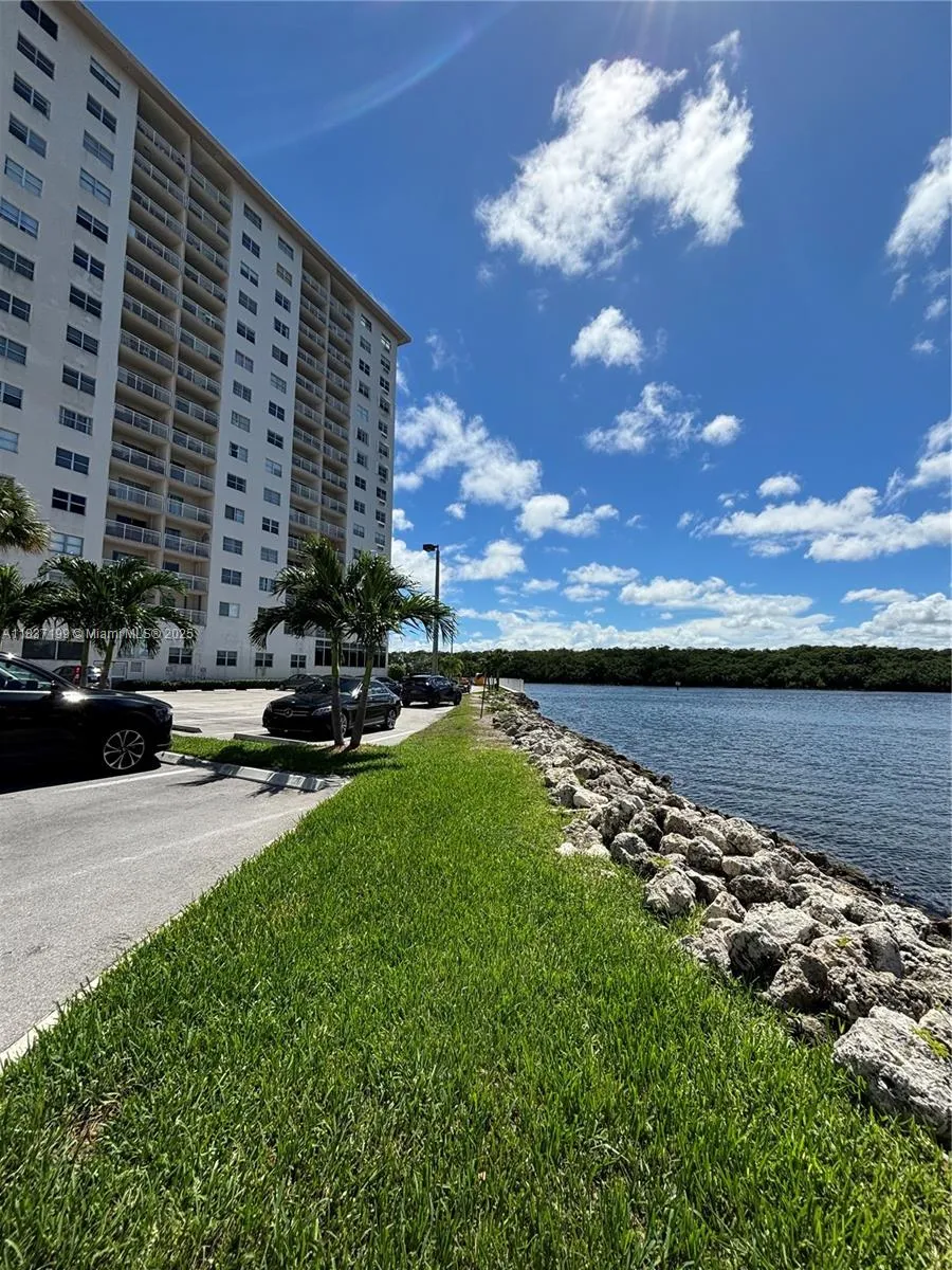 400 Kings Point Dr # 309, Sunny Isles Beach FL 33160