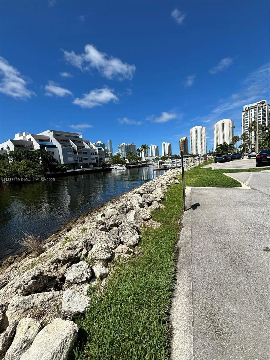400 Kings Point Dr # 309, Sunny Isles Beach FL 33160