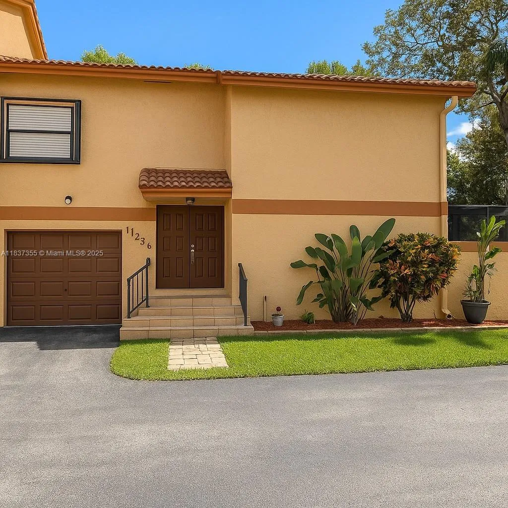 11236 SW 11 St, Pembroke Pines FL 33025