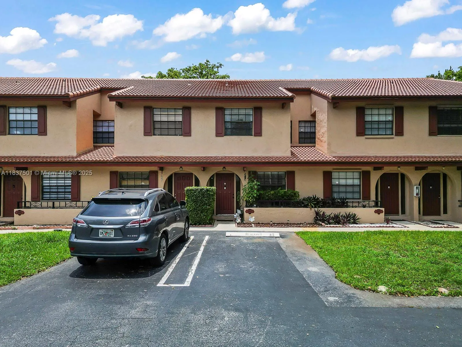 3 bedroom 2 bath for sale at 10942 W Sample Rd # E1, Coral Springs FL 33065