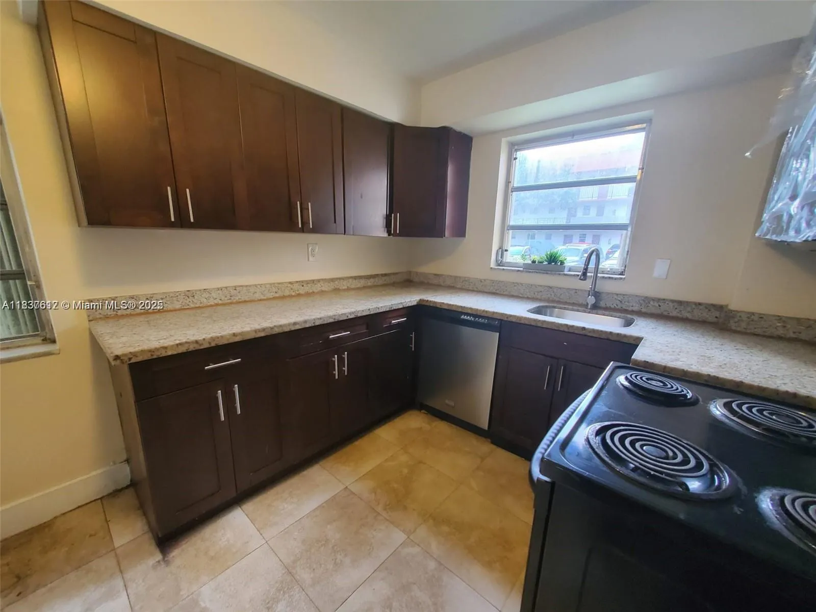 1450 NE 191st St # 106, Miami FL 33179