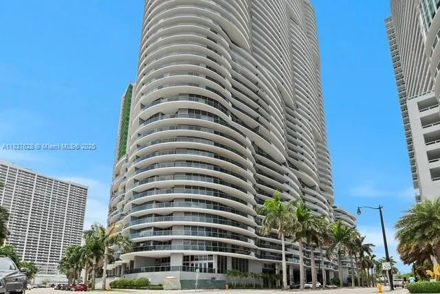 3 bedroom 4 bath for sale at 488 NE 18th St. # 715, Miami FL 33132