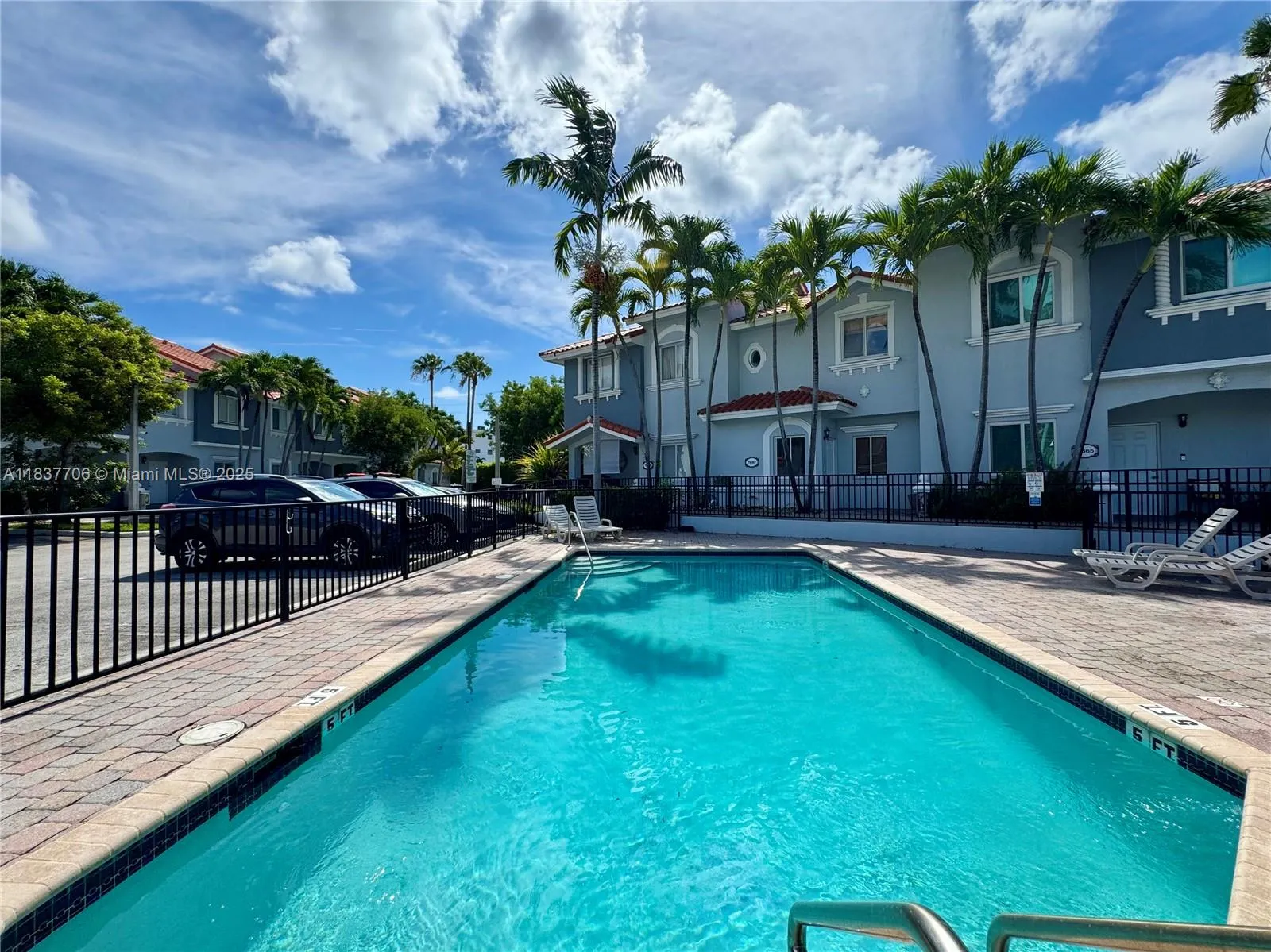 2 bedroom 1 bath for sale at 11667 NE 18th Dr # 11667, North Miami FL 33181