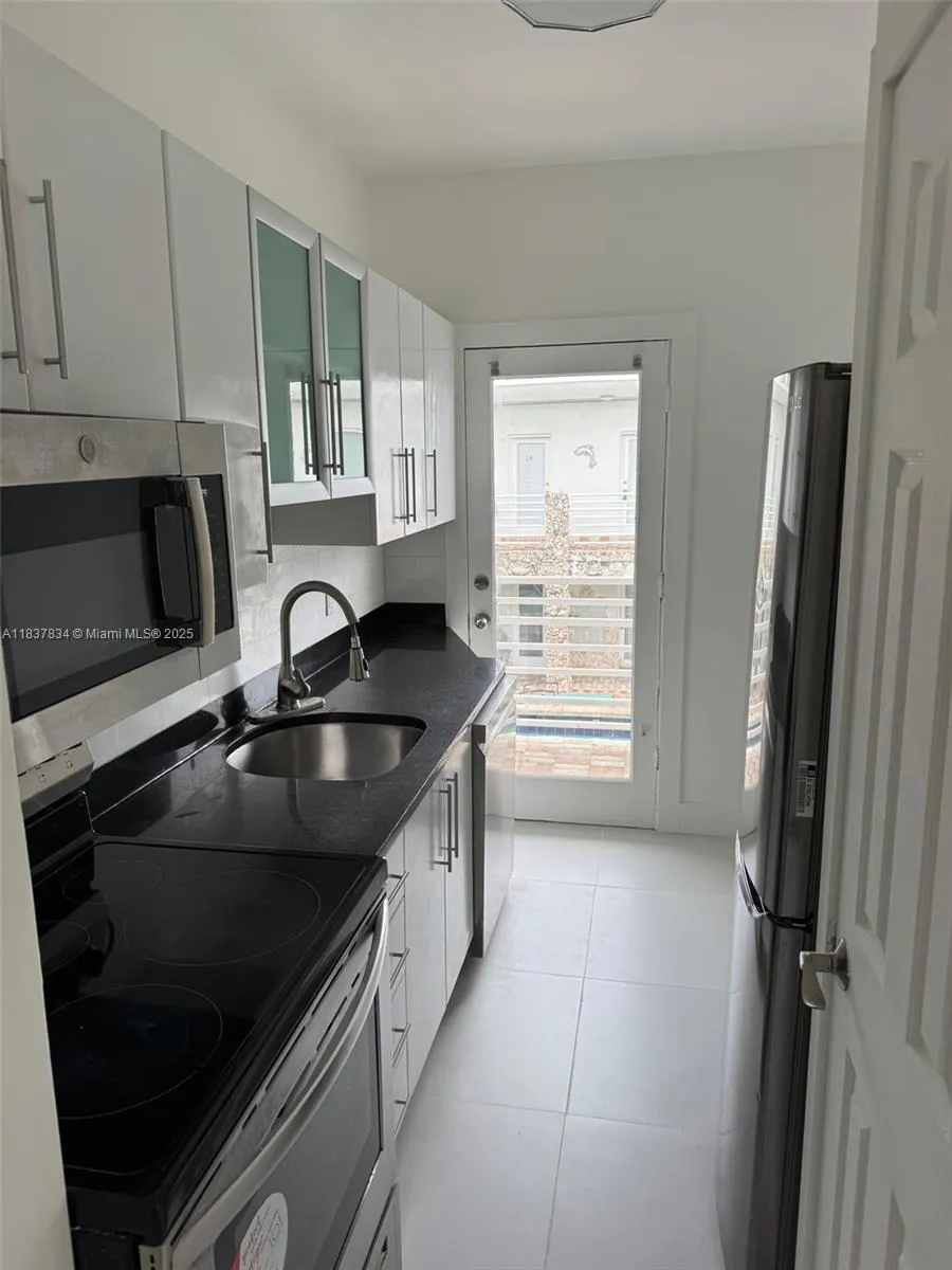 320 85th St # 24, Miami Beach FL 33141