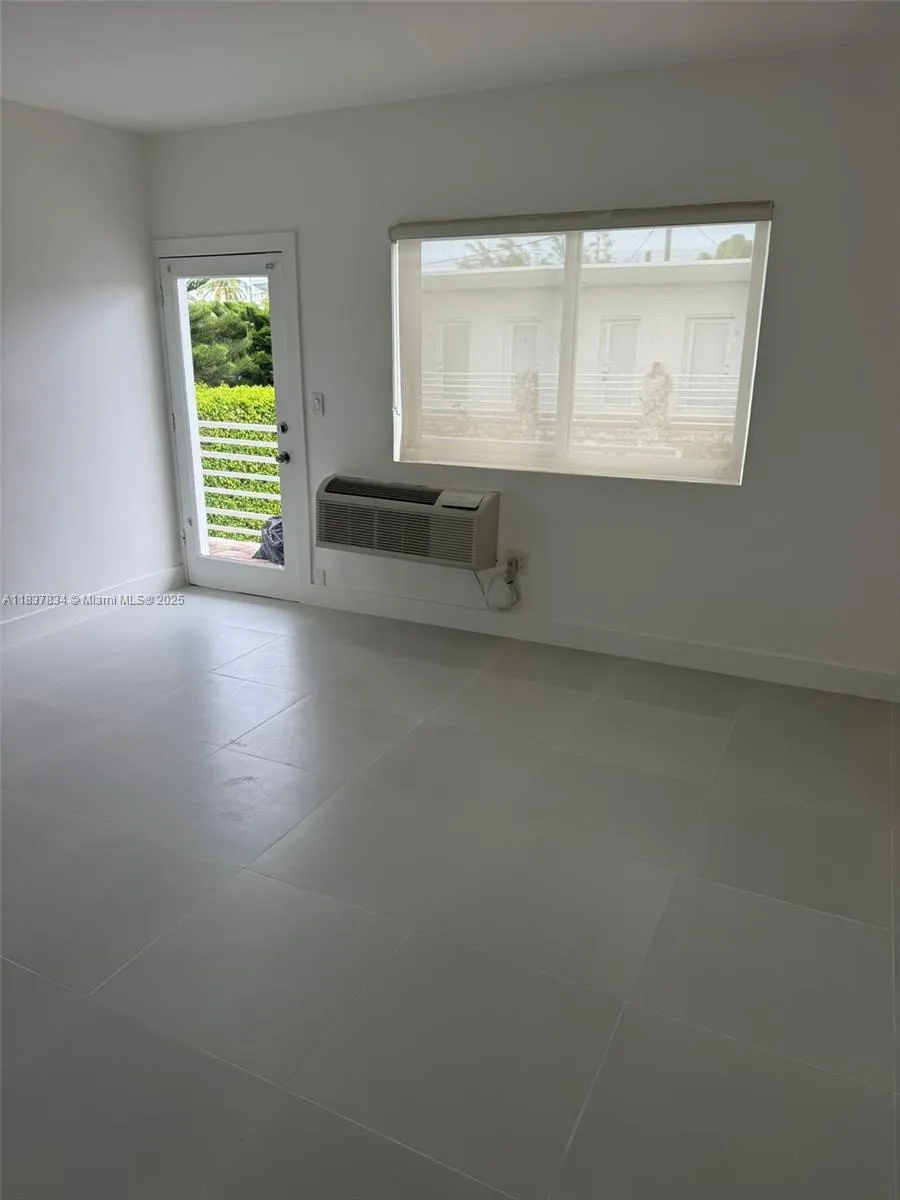 320 85th St # 24, Miami Beach FL 33141
