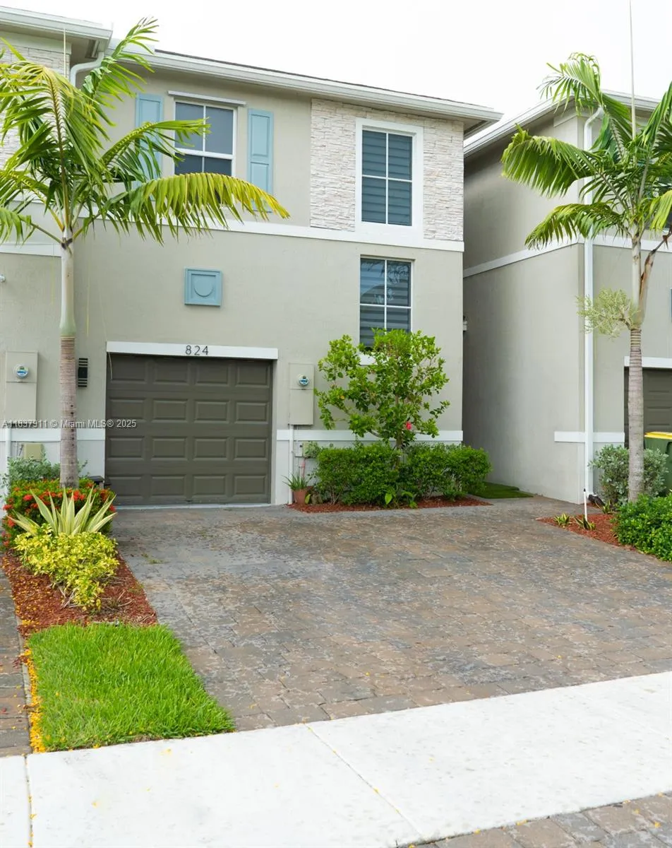 3 bedroom 2 bath for sale at 824 SE 18th St, Homestead FL 33034