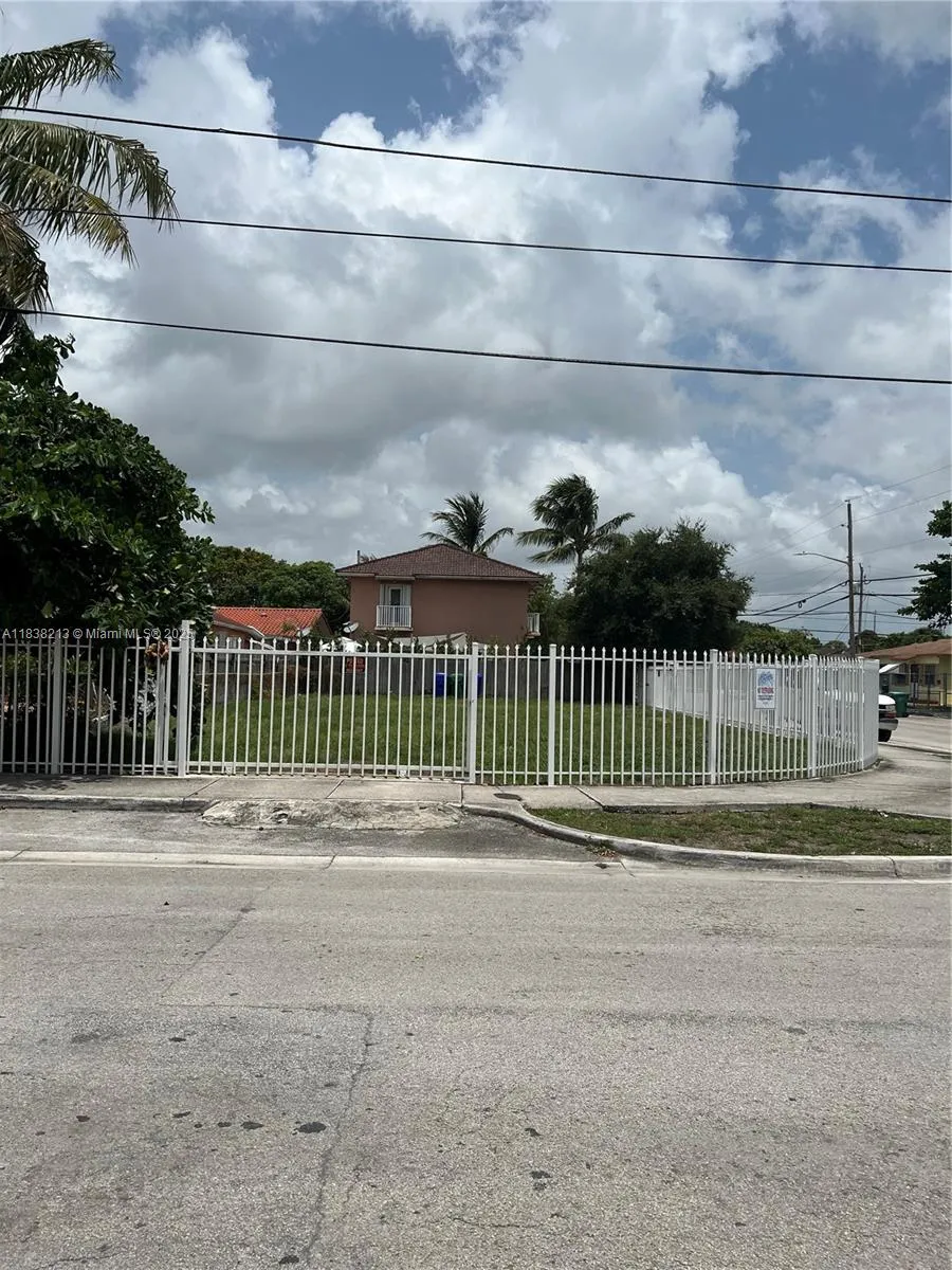 1101 NW 25th St, Miami FL 33127