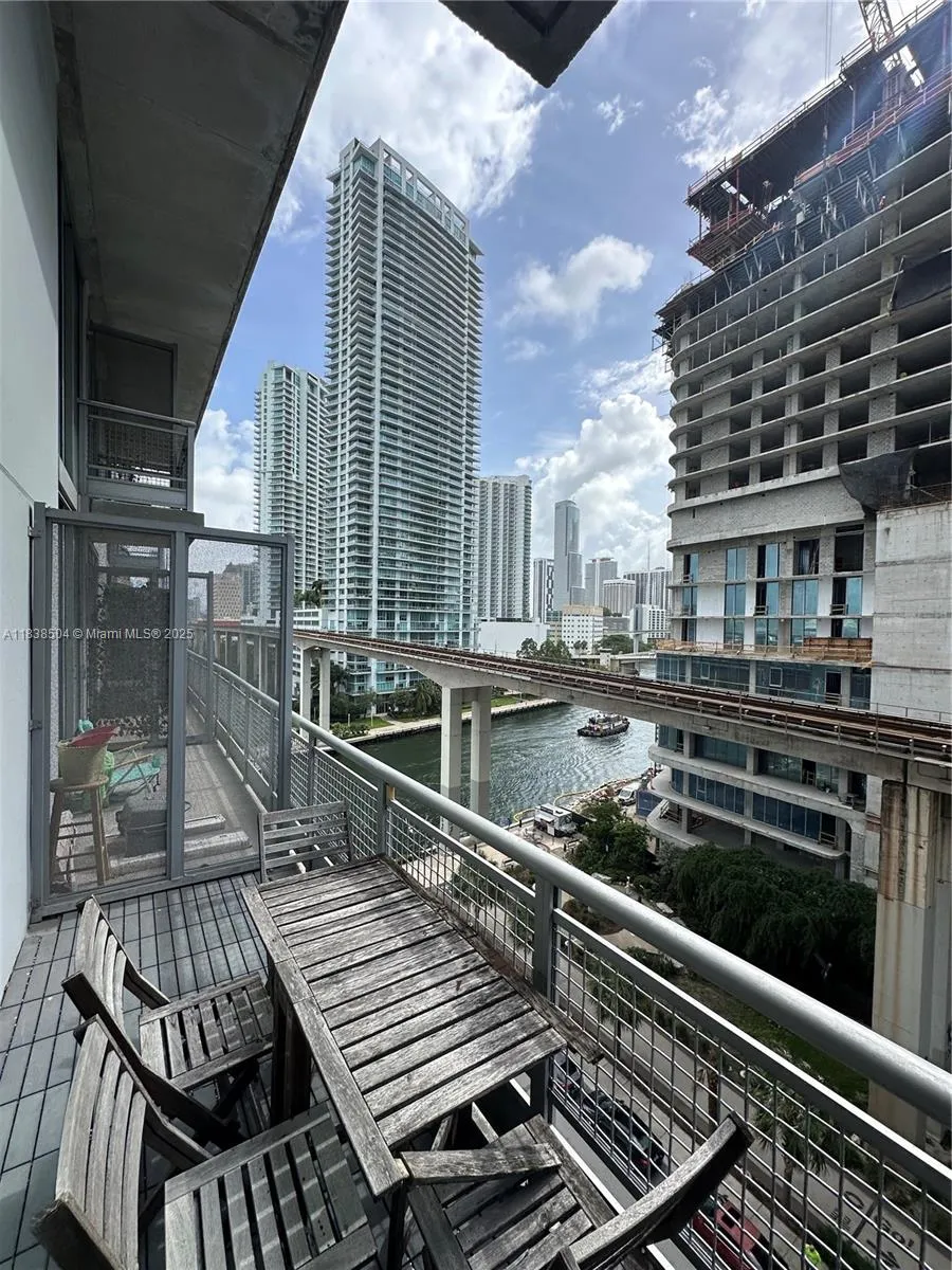1 bedroom 1 bath for sale at 690 SW 1st Ct # 1010, Miami FL 33130