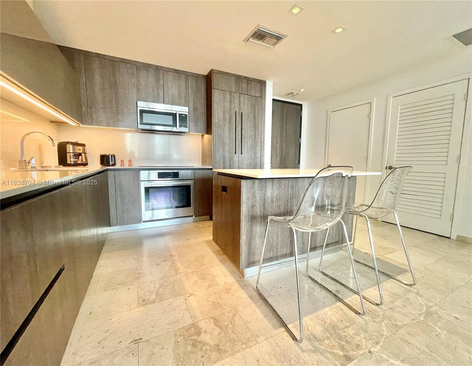 2 bedroom 2 bath for sale at 88 SW 7th St # 1805, Miami FL 33130