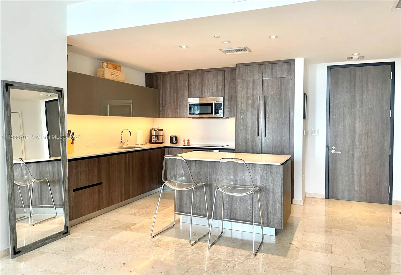 88 SW 7th St # 1805, Miami FL 33130